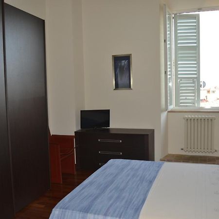 Palazzo Roberti Hotel Monte San Giusto Bagian luar foto