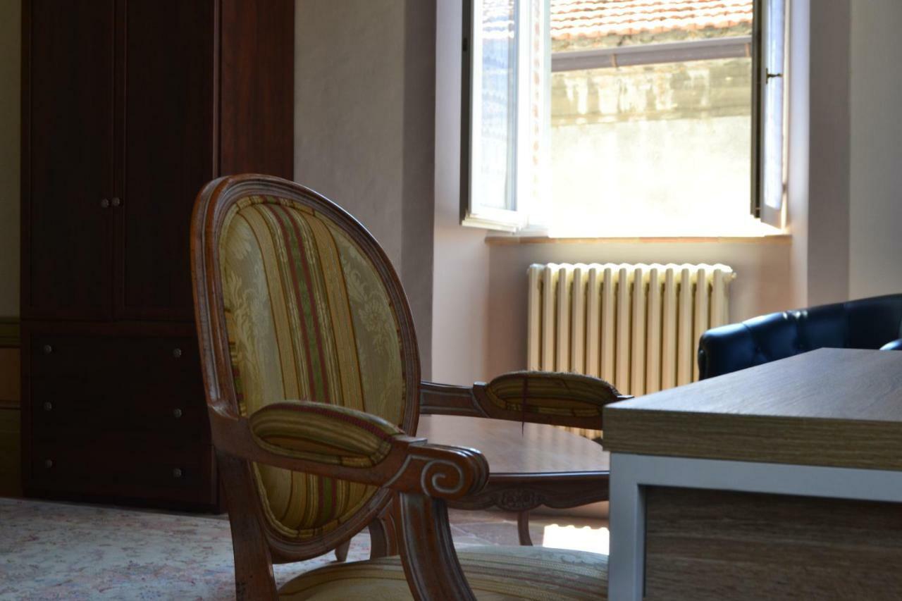 Palazzo Roberti Hotel Monte San Giusto Bagian luar foto