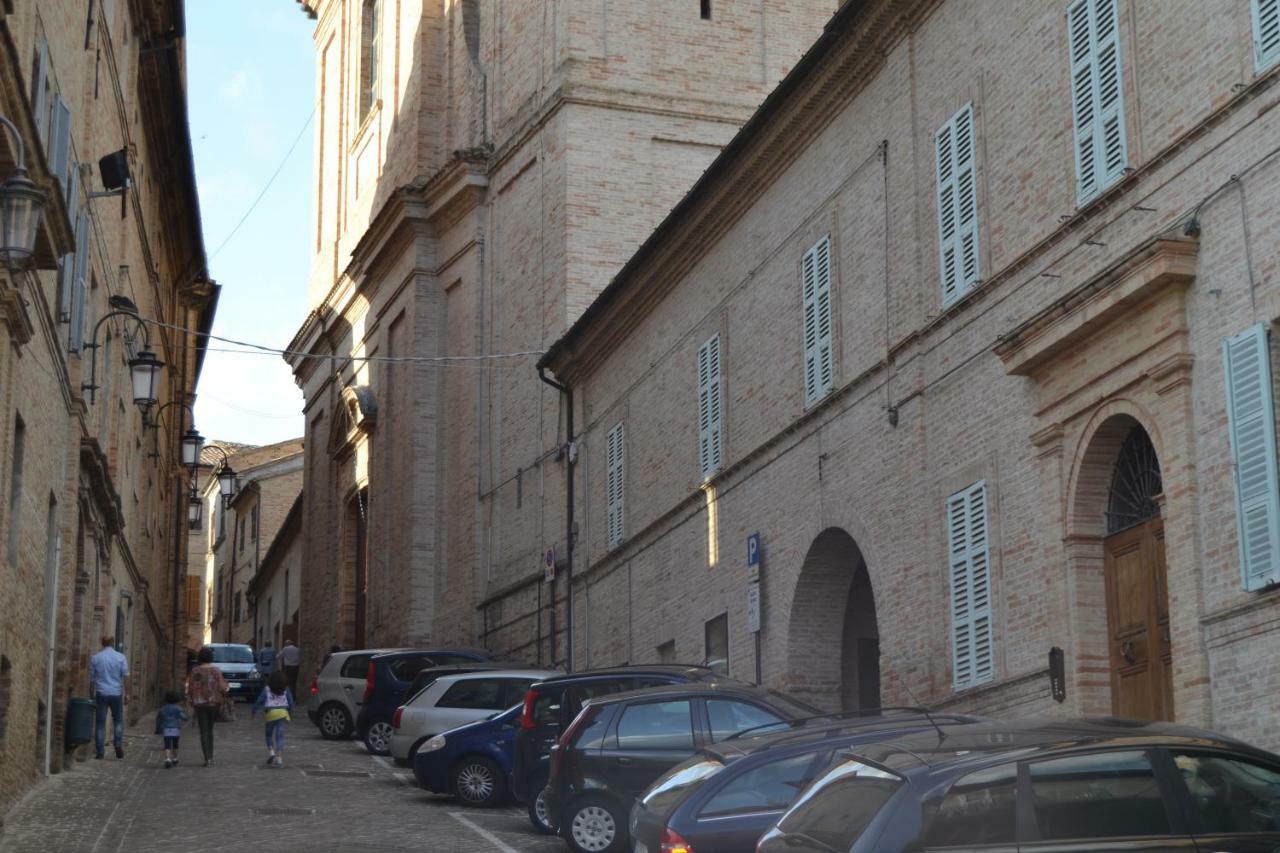Palazzo Roberti Hotel Monte San Giusto Bagian luar foto