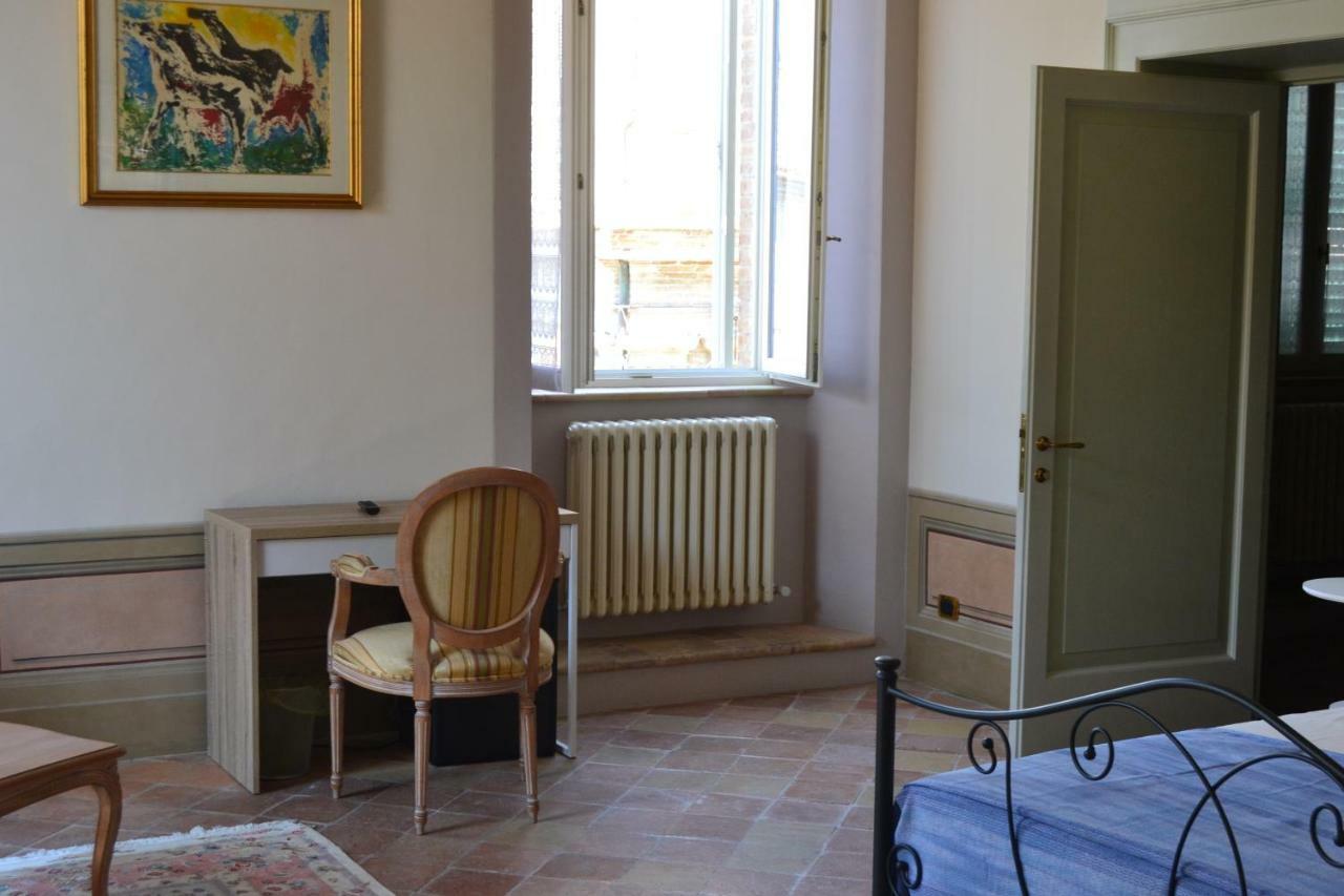 Palazzo Roberti Hotel Monte San Giusto Bagian luar foto