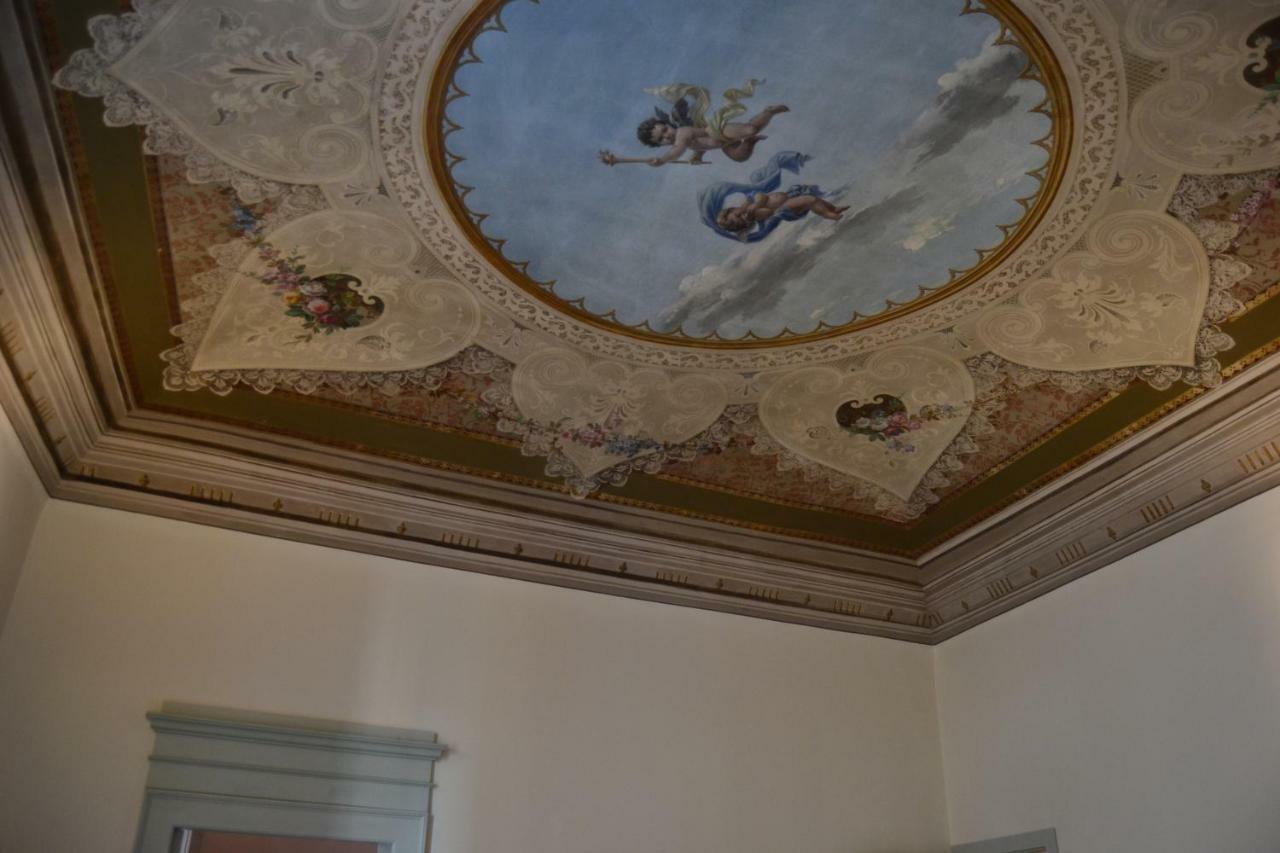 Palazzo Roberti Hotel Monte San Giusto Bagian luar foto