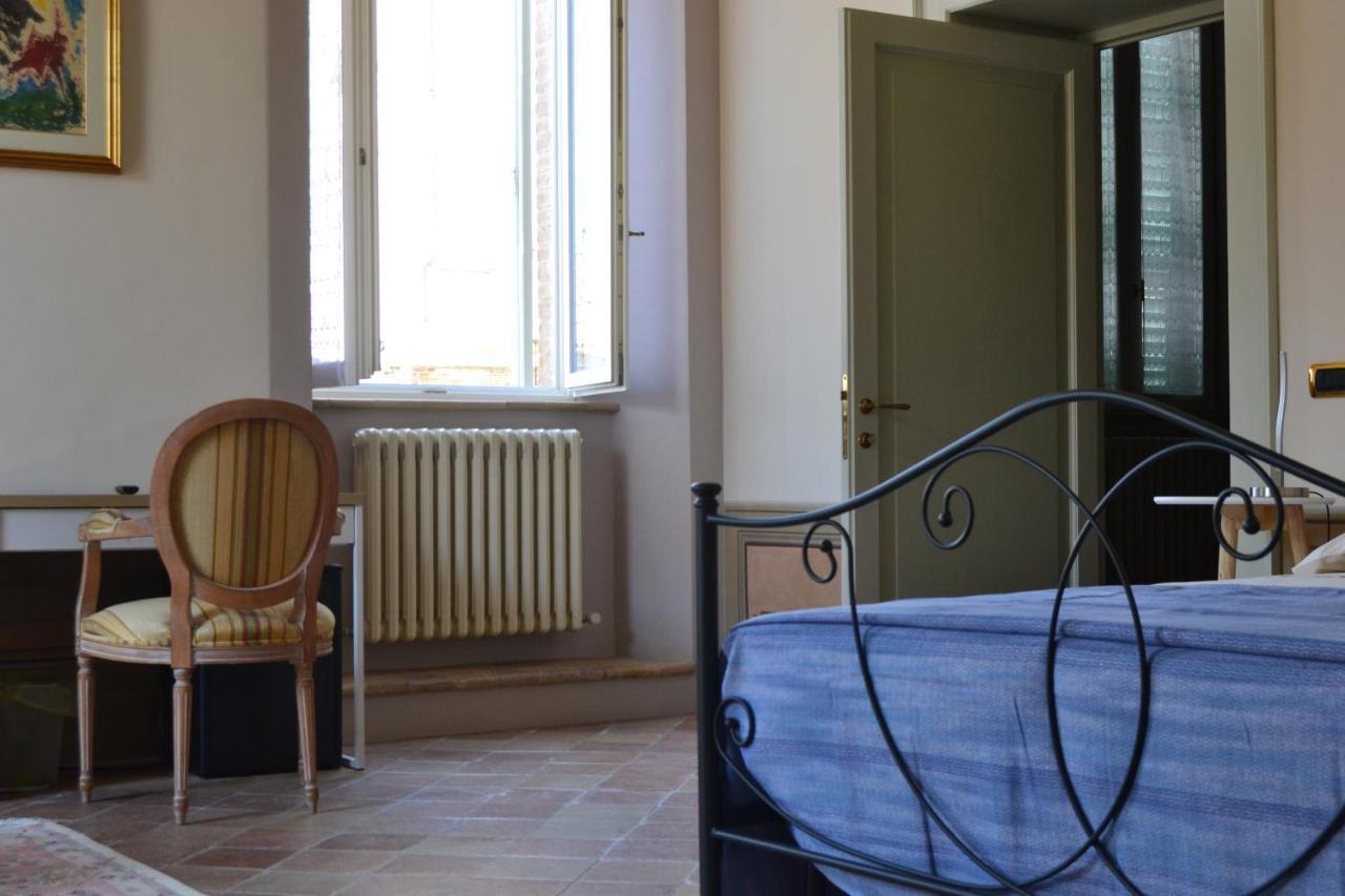 Palazzo Roberti Hotel Monte San Giusto Bagian luar foto