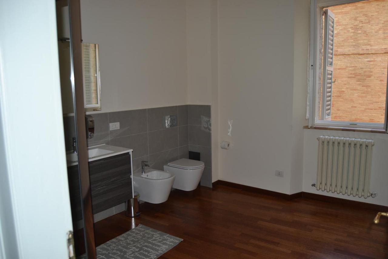 Palazzo Roberti Hotel Monte San Giusto Bagian luar foto